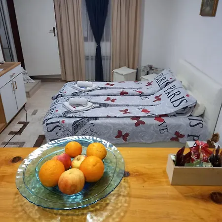 Azra Apartamento *