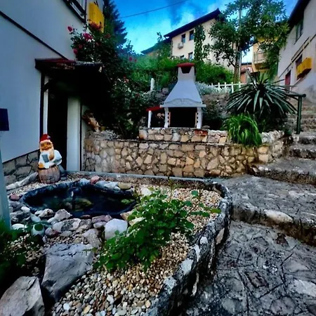 Azra Apartamento *